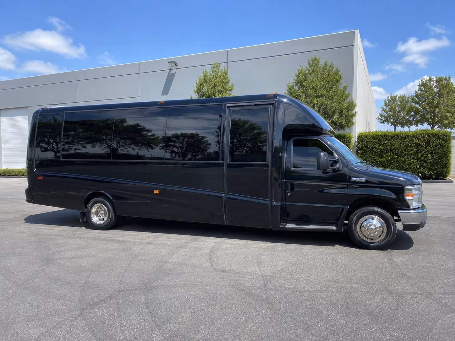affordable edison prom party bus prices split across your group